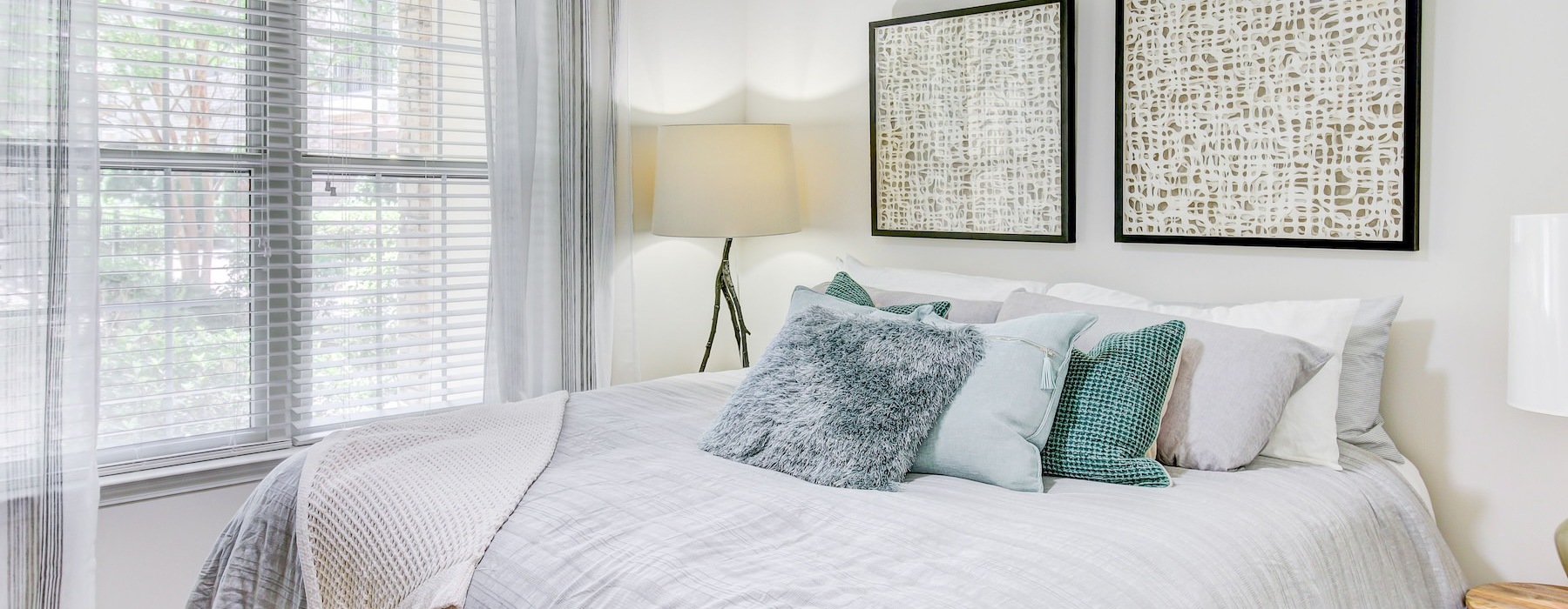 bedroom with large bed and lamps